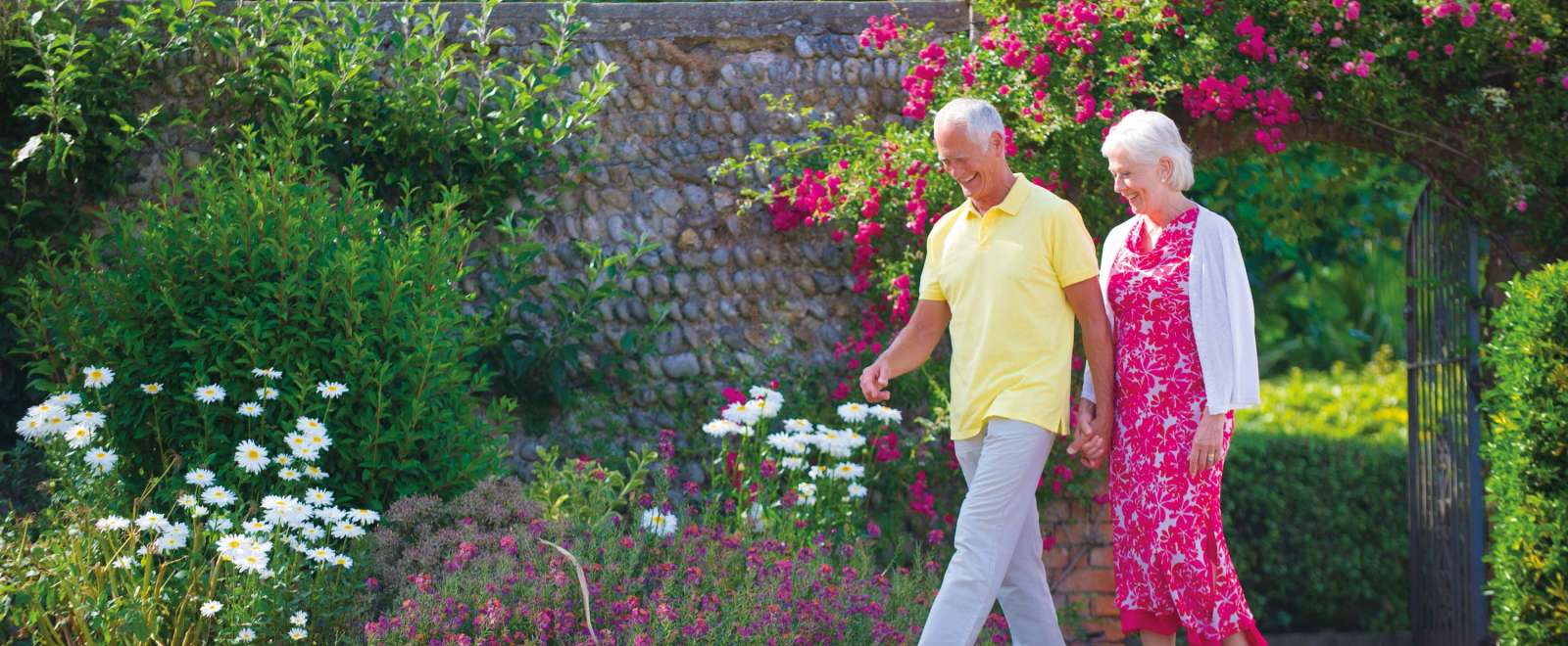 Belmont Hotel Couple Enjoying Hotel Gardens
