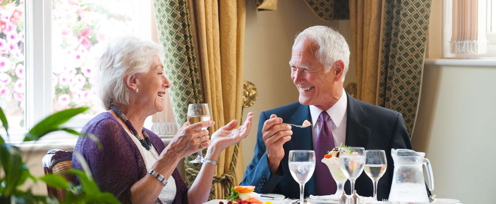Couple dining at Belmont Hotel